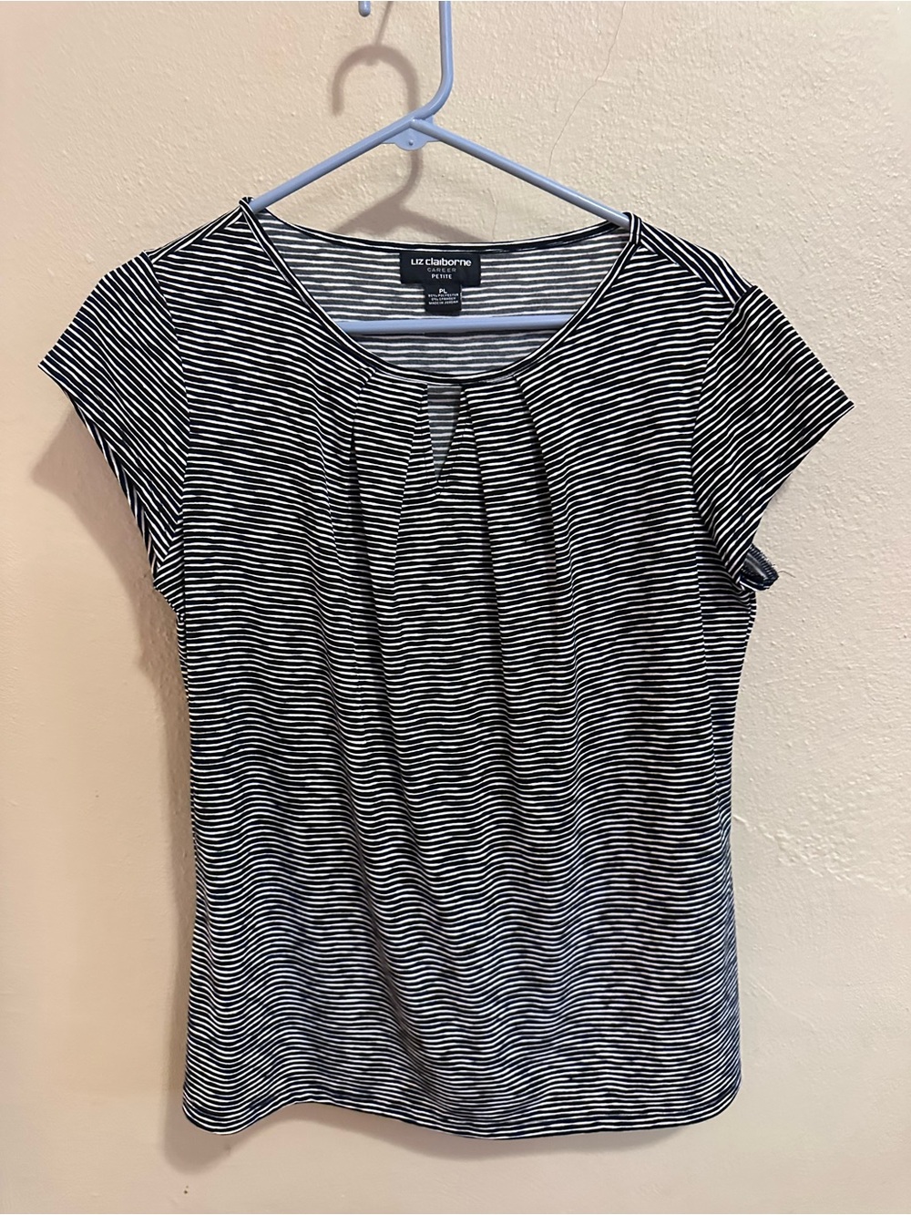 Liz Claiborne Black & White Striped Short Sleeve Scoop Neck Top